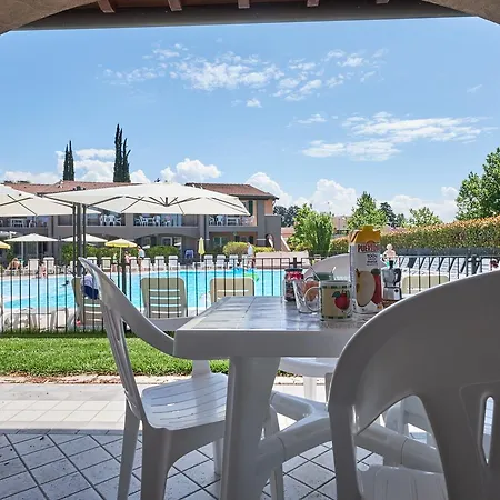 露嘉娜玛莉娜乡村公寓式酒店 公寓式酒店 西尔米奥奈