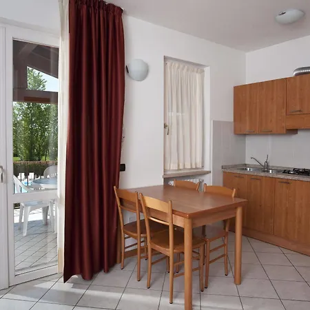 露嘉娜玛莉娜乡村公寓式酒店 4* 西尔米奥奈