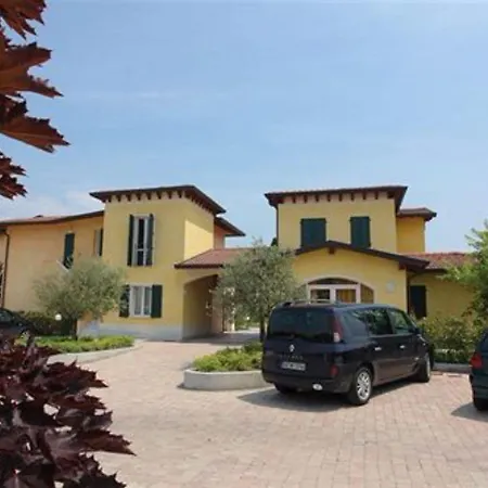 露嘉娜玛莉娜乡村公寓式酒店 4* 西尔米奥奈