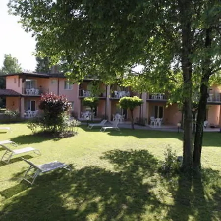 露嘉娜玛莉娜乡村公寓式酒店 4* 西尔米奥奈