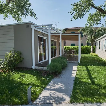 露嘉娜玛莉娜乡村公寓式酒店 西尔米奥奈