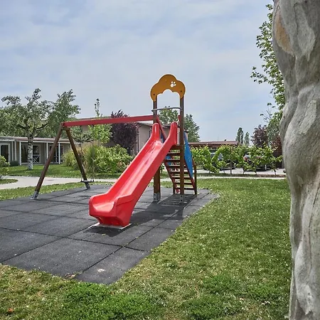 露嘉娜玛莉娜乡村公寓式酒店 4*