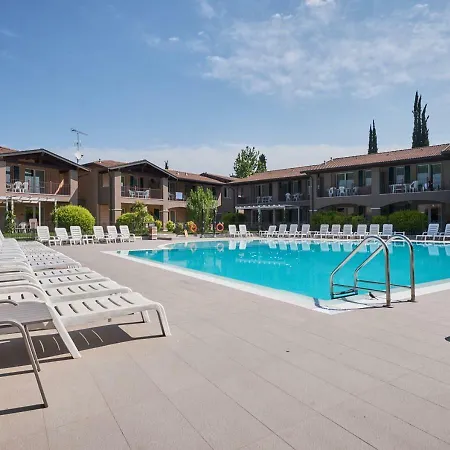 露嘉娜玛莉娜乡村公寓式酒店 西尔米奥奈